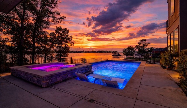 Spacious 5-bedroom house on Cedar Creek Lake with Pool, Spa, & Boat Dock