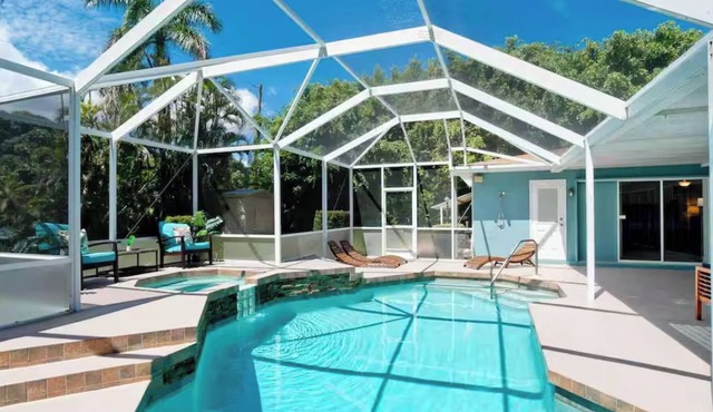 Spacious 5BR Family Oasis I Luxury Pool I Close to Anna Maria Island