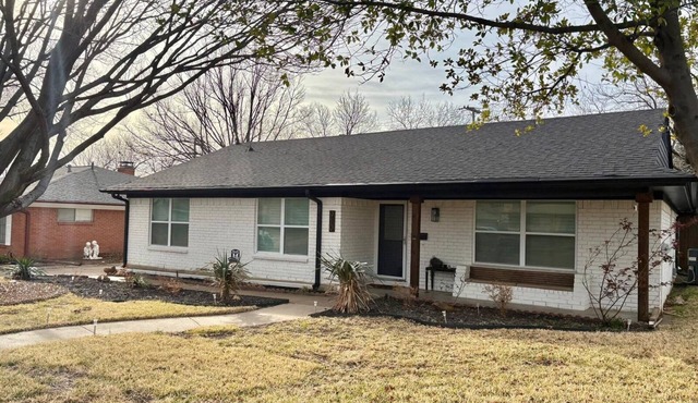 Spacious Dallas Retreat Sleeps 8 Perfect for Summer Travel & Soccer Fans
