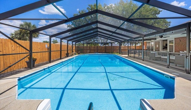 Spacious Family Fun House: Large Private Screened in Pool, Game & Bunk Room
