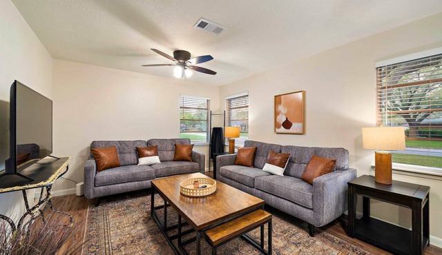 Spacious Family Gem: Private Giant Yard | 4br