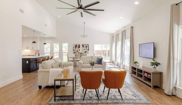 Spacious family/group stay near downtown