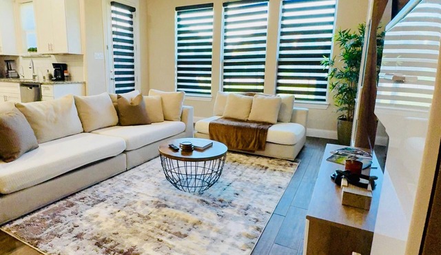 Spacious Family Home, Walk to Shops & Dining