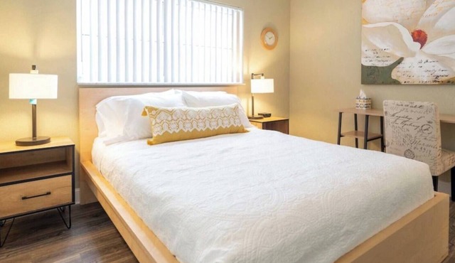 Spacious Ground Floor/2 Bed 2 Bath/1 Queen Sofa