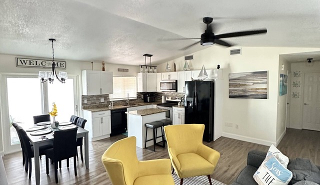 “Spacious Home Near Beaches & Tarpon Springs – Perfect for Families & Pets!”