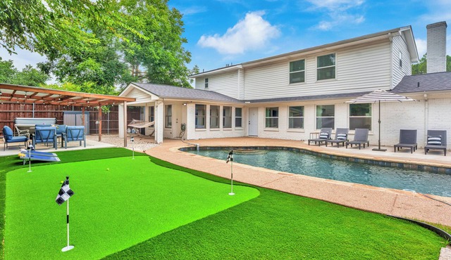 Spacious Home with Heated Pool & HotTub by Stockyards DFW