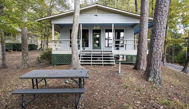 Spacious Lakeview Cabin with Fishing Pier Access Near Zwolle, Louisiana