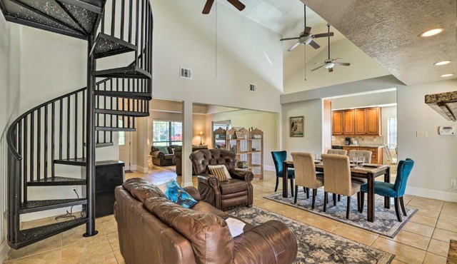 Spacious Seabrook Home w/Patio: 1 Mi to Beach!