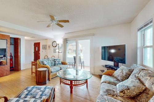 Spacious Seaside Cottage w/Sunroom – 1-Minute Walk to Vilano Beach