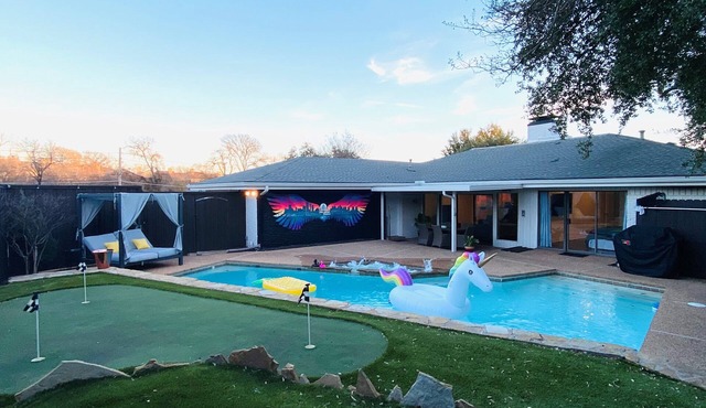 Spacious Sleeps 20 with Heated Pool & Game Room by Uptown Dallas