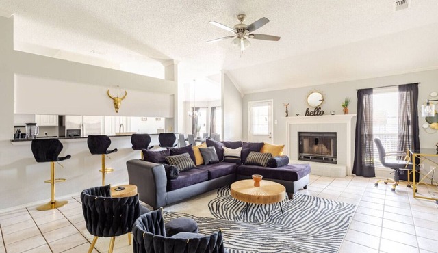Spacious TX Oasis – Game Room, PS5, Xbox, & BBQ