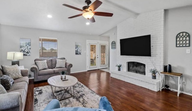 Spacious Updated Carrollton 3BR