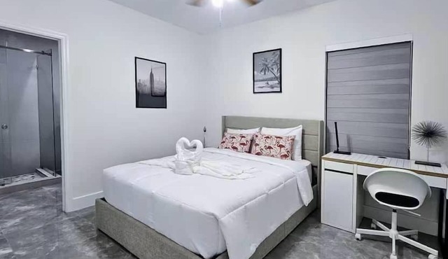 Spacious Villa w/Hot Tub Near MIA Sleeps 12