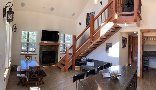 Spacious Zion Cabin, Walk into NP, Near Ponderosa Ranch, Sleeps 9 in Orderville