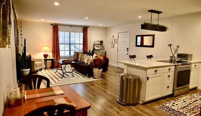 Spaciously Styled Apartment - Close to Baylor and Magnolia in Waco