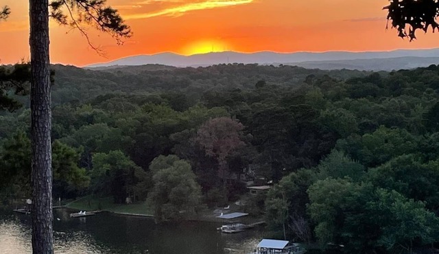 Spectacular mountain & Lake Catherine view w/sunsets. All rooms updated in 2023!