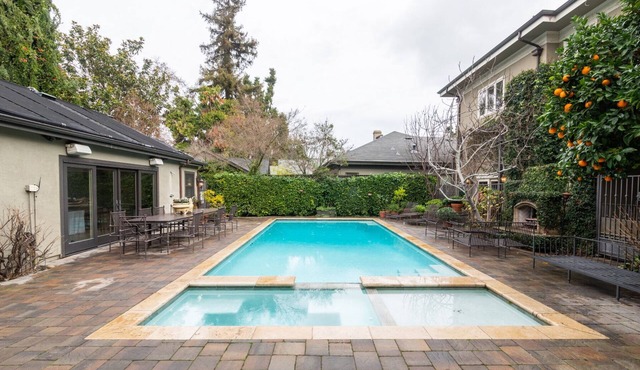 Splashpad. Steps from downtown and dining, shops and Starbucks. Walkable in San Jose