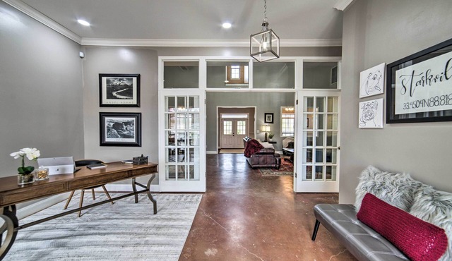Starkvegas Clubhouse ~ 2 Mi to MSU Campus!