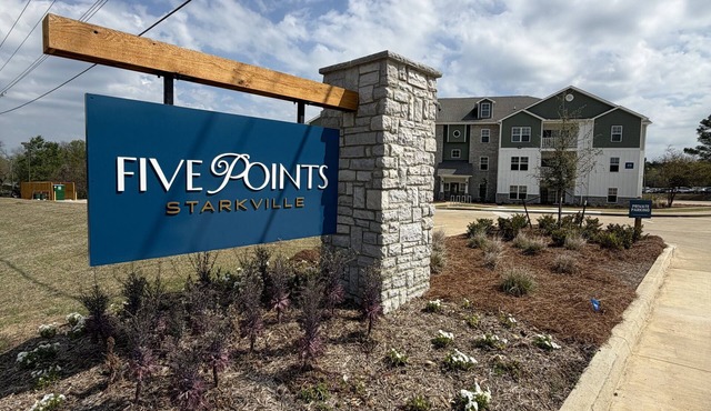 StarkVilla - Perfect Location!