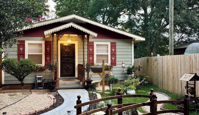 Storybook Cottage Near Downtown Hattiesburg-Family Friendly