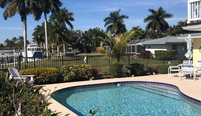 Stuart Waterfront Tropical Paradise heated pool. Close to beaches and downtown. in Stuart