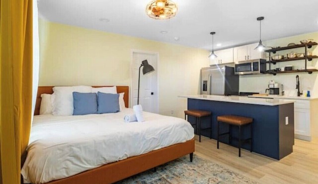 Studio - 10 min to St Pete Beach w/Parking - King