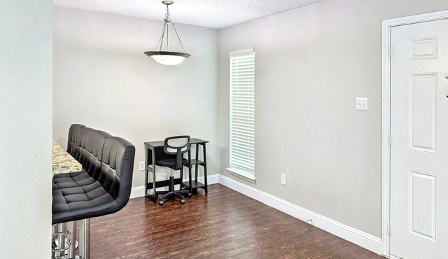 Stylish 1BR w/Smart TV & Wi-Fi