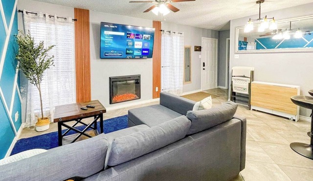 Stylish 2BR/2BA Condo with Fireplace & Full Kitchen in Arlington