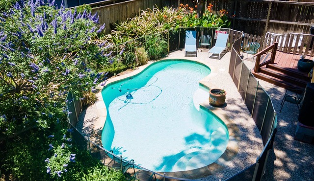Stylish Bungalow Heights w/pool