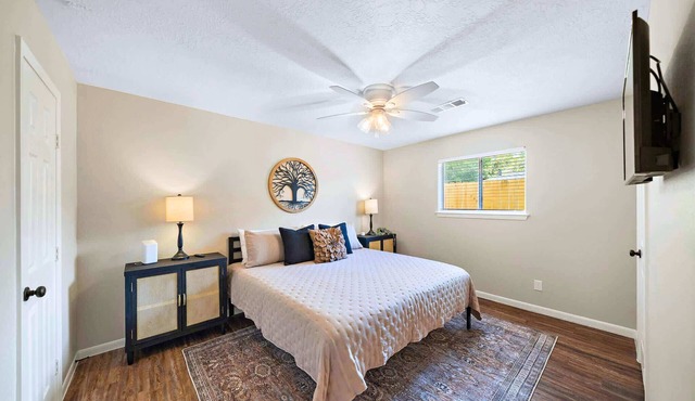 Stylish Family Home : Arcade | Kemah | Work Desk