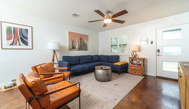 Stylish Group Retreat Hot Tub Game Room Yard in Austin
