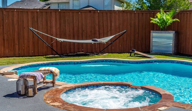 Stylish Oasis w/Heated Pool/Hot Tub/Movie Theater