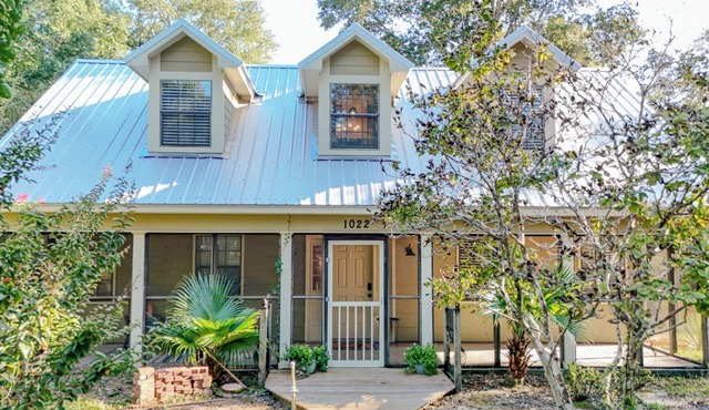 Summer is slipping away. Book a stay in “The Pass” !