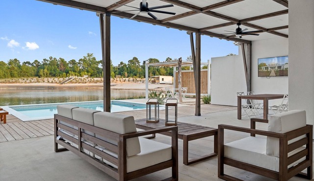 Summer Lakefront Retreat with Pool &Views|Resort Style Property|Vineyards nearby
