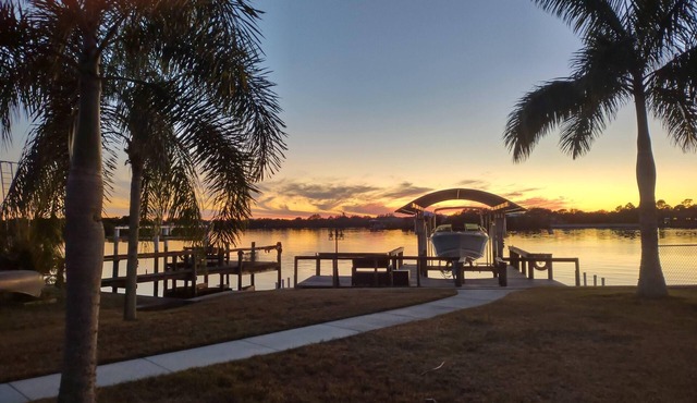 Summer Vac. Ready! 2 King Stes, Pet Friendly! Pool! Water View! Well stocked!