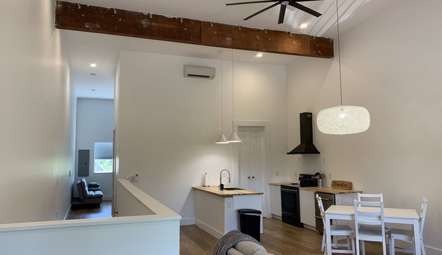 Sunset Limited: two blocks to the beach. Sleeps 2