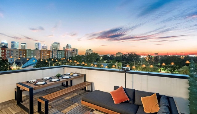 Sunset Rooftop Lounge | Outdoor Cinema | popcorn !