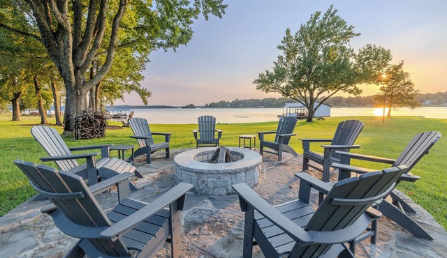Sunset Shores - Texas Lake House - RV Parking
