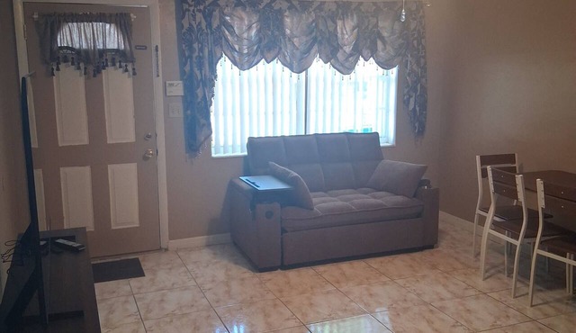 Superb 2-bedroom house with AC in adorable West Park