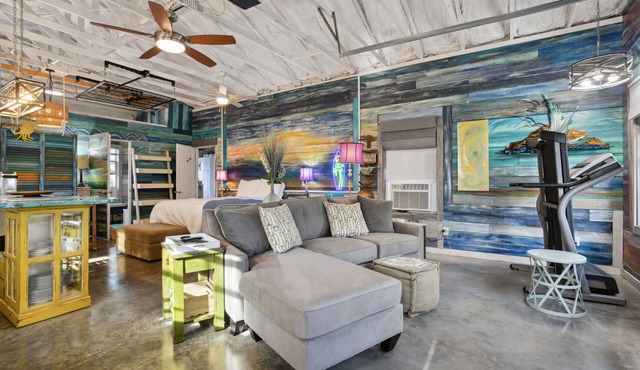 Surf Shack Beach Cottage, Steps to the Beach!