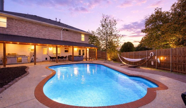 Texan 5/3 Oasis - Hot tub, Pool, Cinema Room