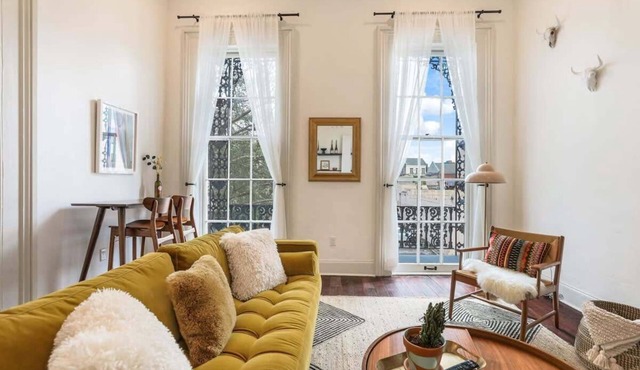 The 10th Muse Upscale Art Filled Suite Near FQ+PKG
