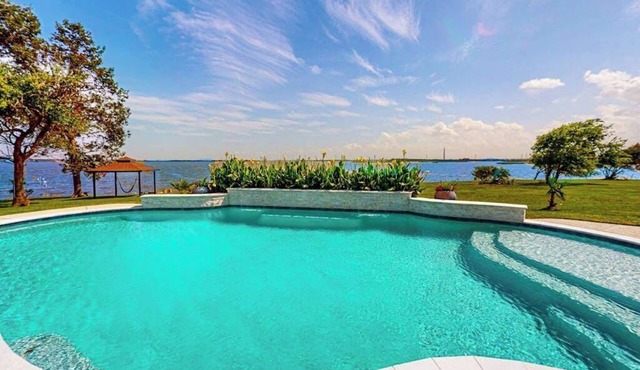 The Baytown Getaway - Guest House