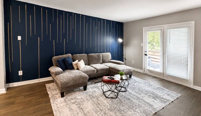 The Briar House | Elegant Hoover Escape T1