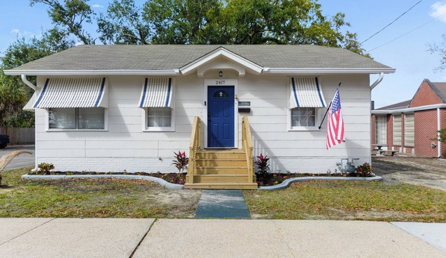 The Captain's Quarters - A Cozy 2-bedroom cottage in delightful Gulfport
