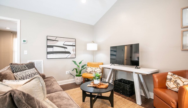 The Carr, Chic 1BR Studio by Velvet Ditch Villas