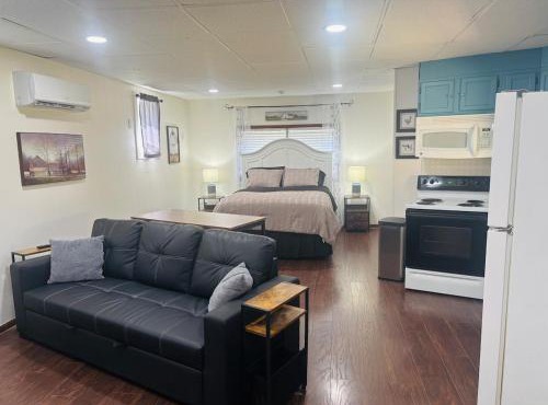 The Center Street Studio - Sleeps 4