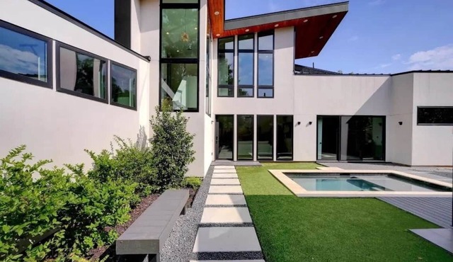 The Chote House - Designer Retreat + Pool + Casita in Austin