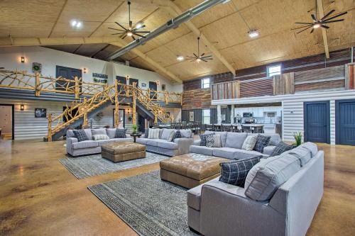 'The Copper Roost': Lake Texoma Escape w/Hot Tub