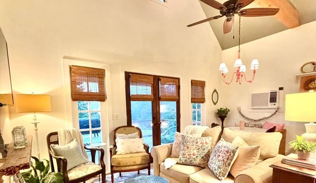 The Cottage, 2BR Farm Stay by Velvet Ditch Villas